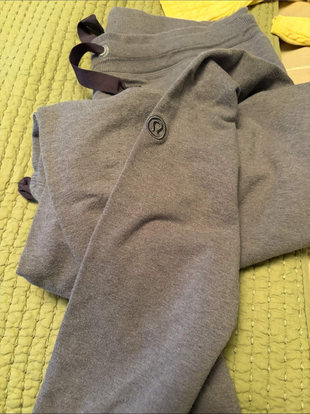 Lululemon women’s jogger grey